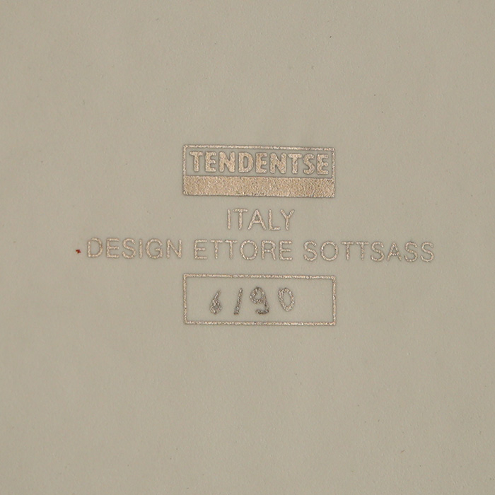 Ettore Sottsass, grande coupe "Fruttieria", en céramique émaillée, signée et numérotée, édition Tendentse, production Alessio Sarri, création en 1986 - Detail D3
