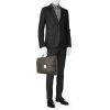 Porte-documents Louis Vuitton Robusto en cuir taiga gris Ardoise - Detail D1 thumbnail