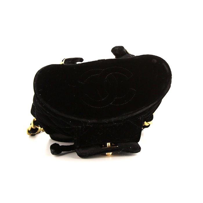 Sac à dos Chanel Vintage en velours matelassé noir - Detail D4