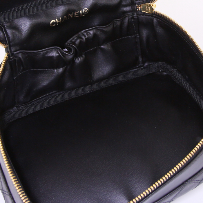 Chanel Vanity vanity case in black leather - Detail D2