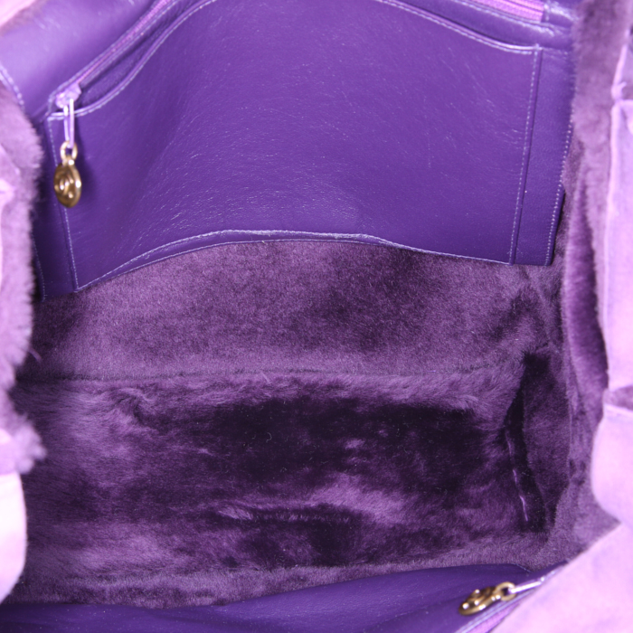 Sac cabas Chanel en daim violet et fourrure violette - Detail D2