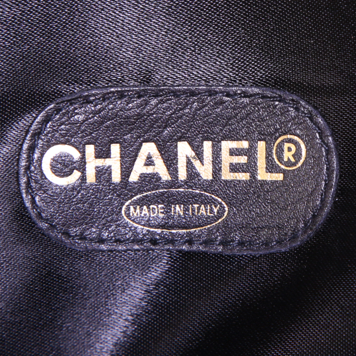 Sac 24 heures Chanel Timeless Maxi Jumbo en toile matelassée noire - Detail D3