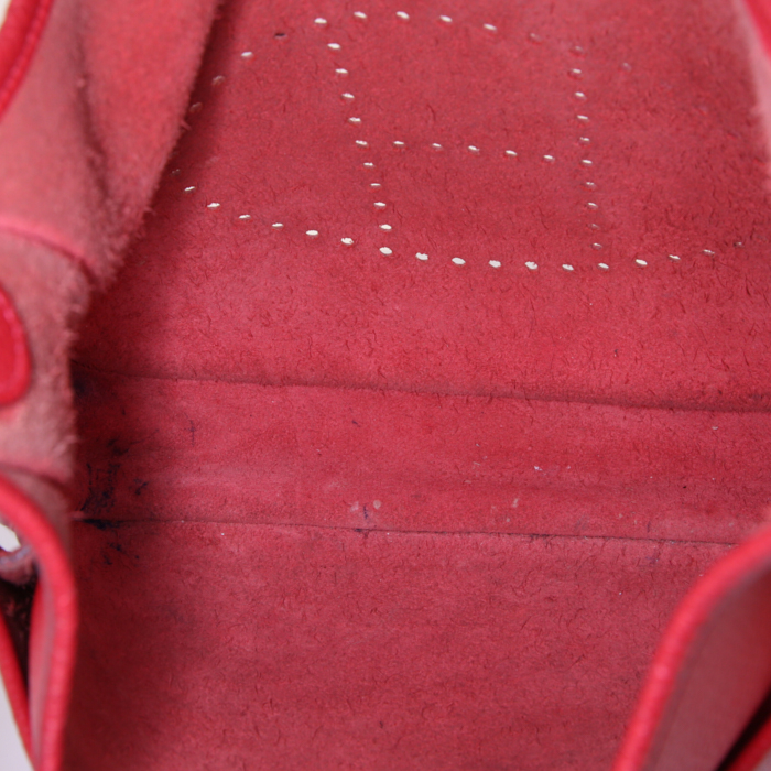 Bolso bandolera Hermes Evelyne modelo pequeño en cuero togo rojo - Detail D2
