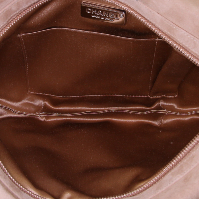 Chanel Vintage pouch in beige suede - Detail D2