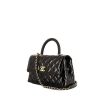 Bolso de mano Chanel Coco Handle en charol acolchado negro - 00pp thumbnail