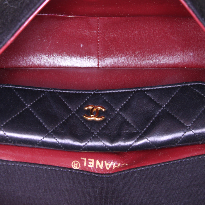 Bolso de mano Chanel Vintage en jersey acolchado negro y cuero negro - Detail D3
