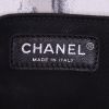 Bolso para llevar al hombro o en la mano Chanel Editions Limitées en lona blanca y gris y cuero negro - Detail D3 thumbnail
