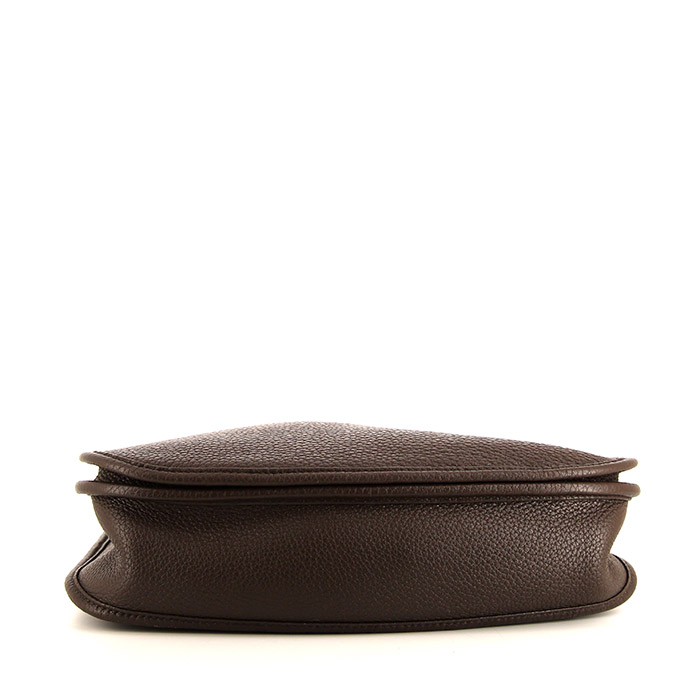 Bolso bandolera Hermes Evelyne modelo pequeño en cuero taurillon clémence marrón - Detail D4