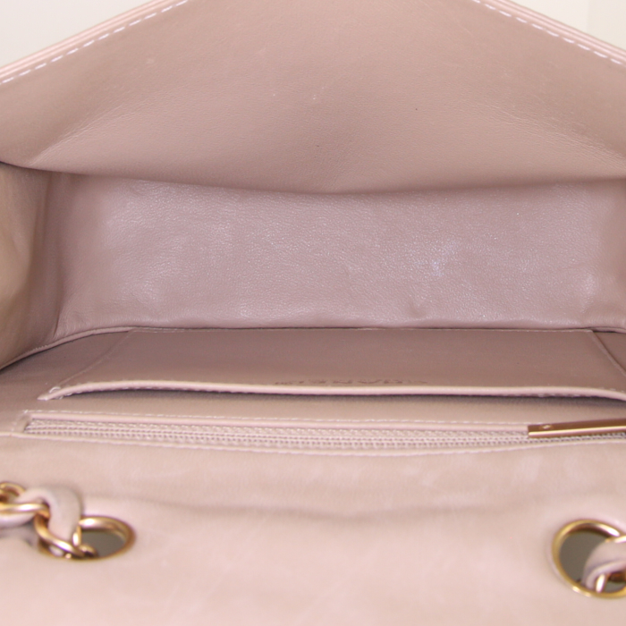 Bolso de mano Chanel Vintage en cuero acolchado beige y charol negro - Detail D3