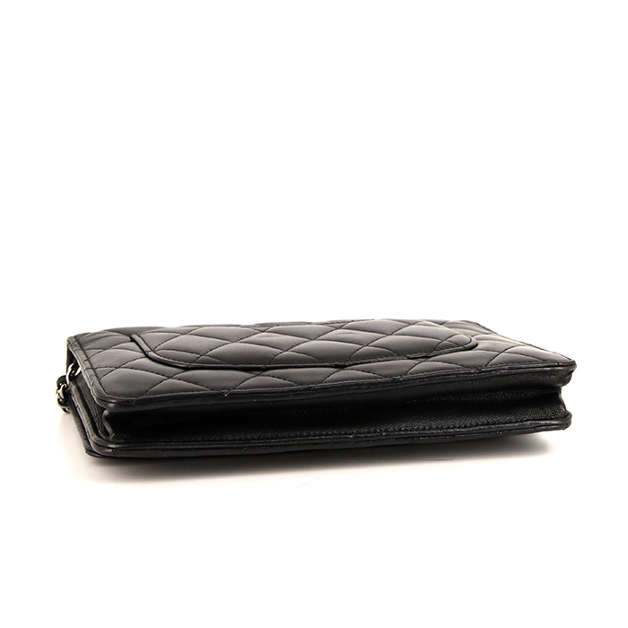 Bolso bandolera Chanel Wallet on Chain en cuero acolchado negro - Detail D4