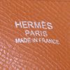 Bolso bandolera Hermès Evelyne III modelo pequeño en cuero epsom color oro - Detail D3 thumbnail