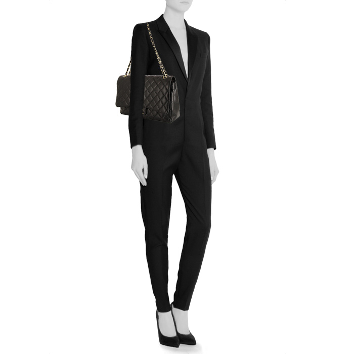 Chanel Timeless handbag in black quilted leather - Detail D1