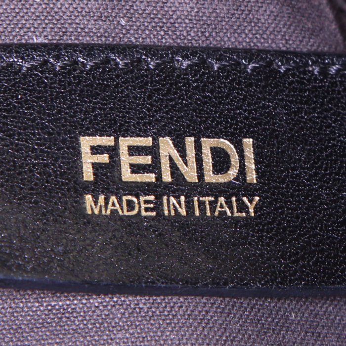 Sac à main Fendi Maxi Baguette en cuir verni noir - Detail D4
