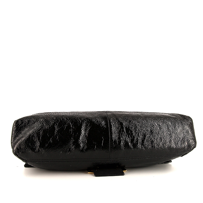 Bolso de mano Fendi Maxi Baguette en charol negro - Detail D5