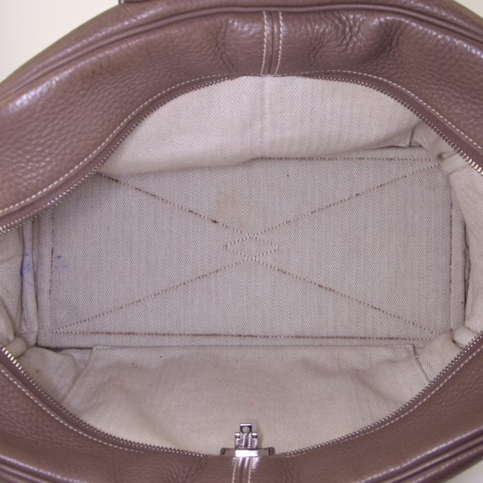 Hermes Victoria handbag in etoupe togo leather - Detail D2