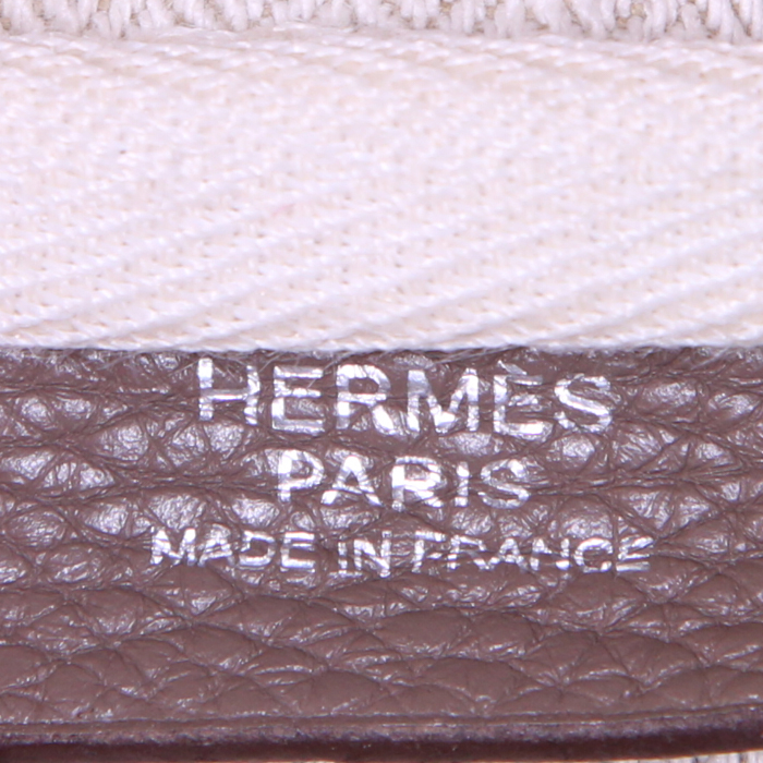 Sac à main Hermes Victoria en cuir togo étoupe - Detail D3