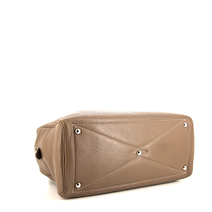 Hermes Victoria handbag in etoupe togo leather - Detail D4