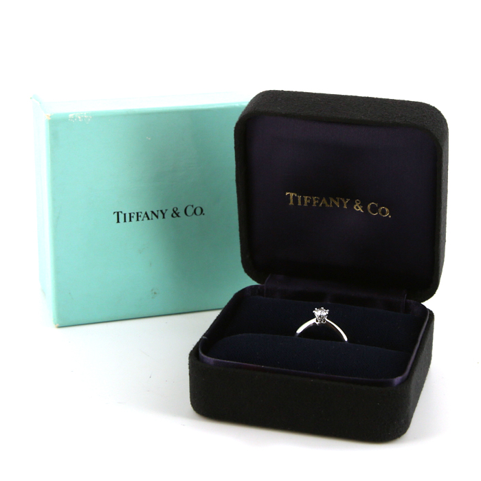 Sortija solitaria Tiffany & Co Diamond en platino y diamante - Detail D2