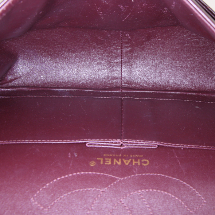 Sac à main Chanel 2.55 en cuir matelassé bordeaux - Detail D3