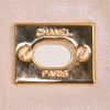 Bolso bandolera Chanel Vintage en cuero acolchado beige - Detail D3 thumbnail