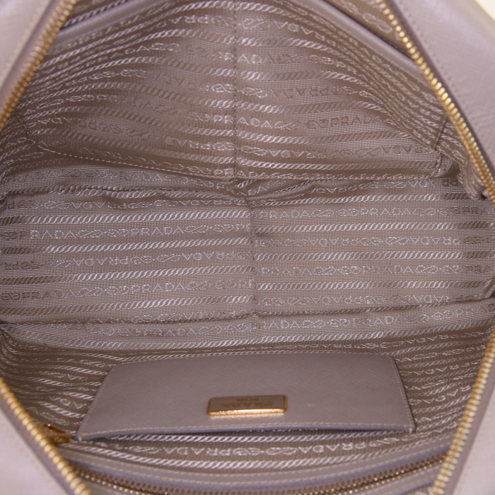 Sac à main Prada Bowling en cuir beige - Detail D3