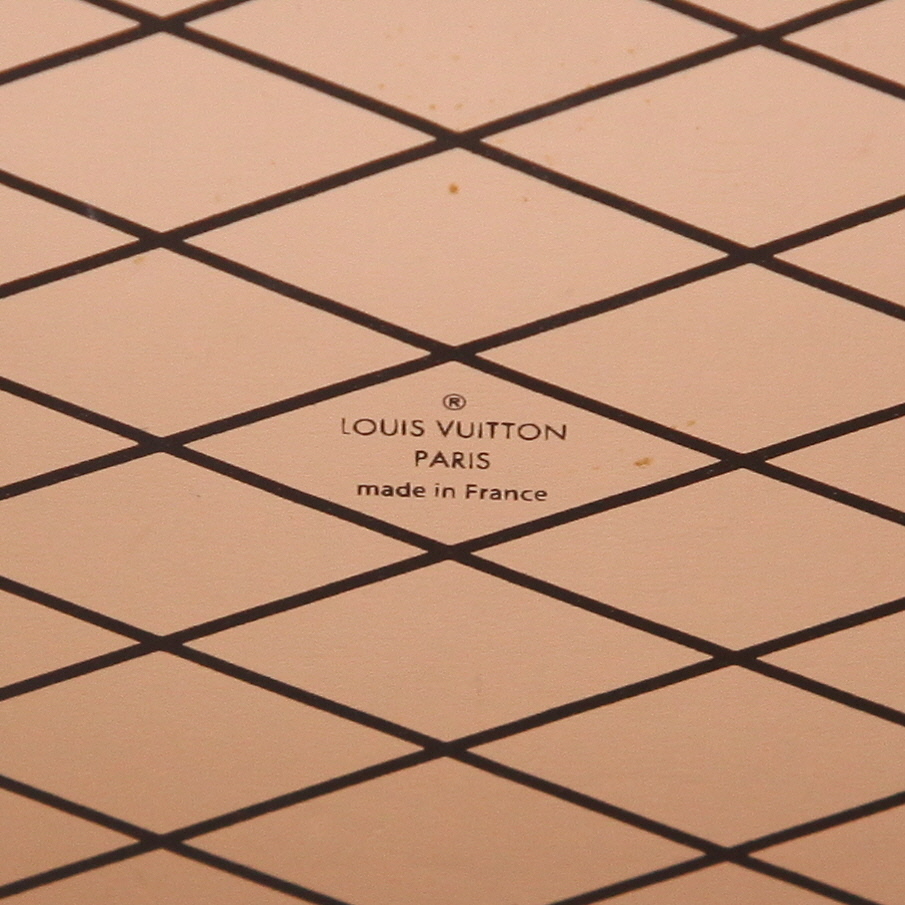 Sac bandoulière Louis Vuitton Petite Malle en cuir épi rouge et cuir noir - Detail D2