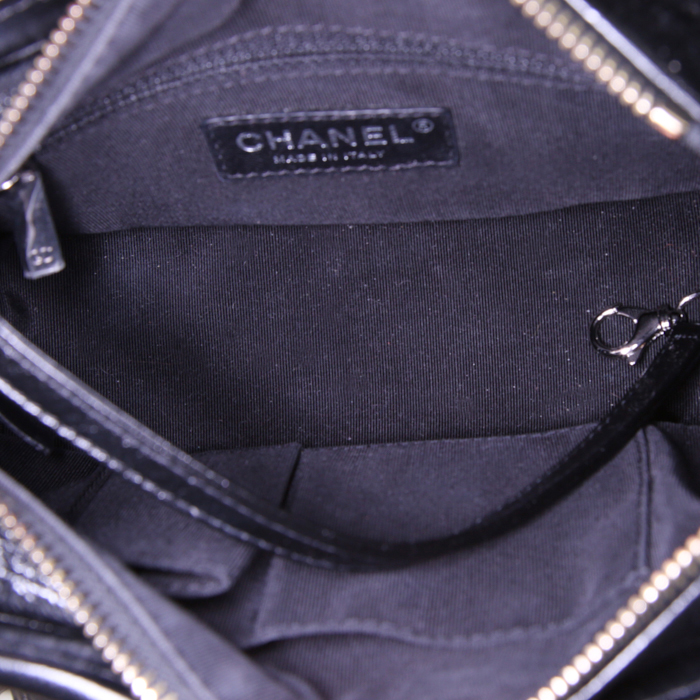 Sac bandoulière Chanel Gabrielle  en feutrine noire et cuir noir - Detail D3