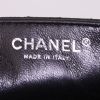 Chanel  East West bag worn on the shoulder or carried in the hand  in black quilted grained leather - Detail D3 thumbnail