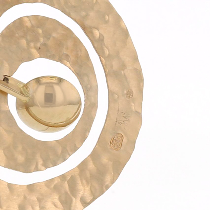 Tapio Wirkkala, 18k gold “Apple” pendant, Kultakeskus edition, signed, from the 1975