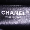 Sac à main Chanel Timeless jumbo en cuir verni matelassé noir - Detail D4 thumbnail