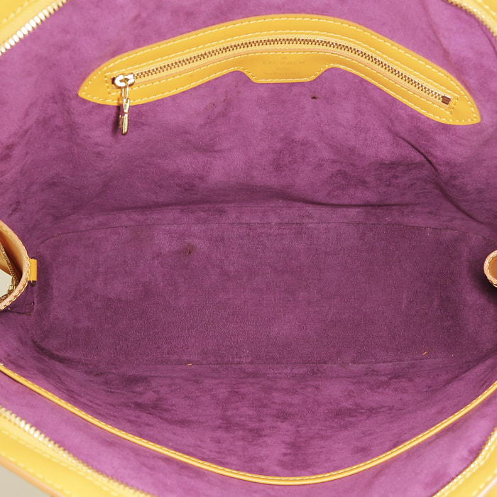 Louis Vuitton Lussac handbag in yellow epi leather - Detail D2