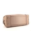 Bolso de mano Loewe Amazona modelo grande en cuero color topo - Detail D4 thumbnail