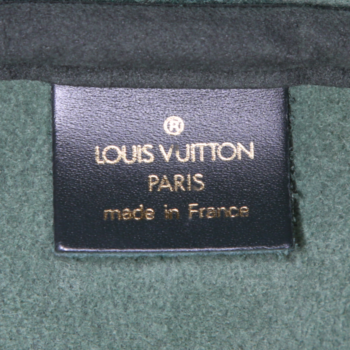 Sac de voyage Louis Vuitton Kendall en cuir taiga vert - Detail D4