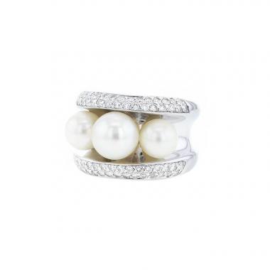 Poiray Fidji ring in white gold,  pearls and diamonds