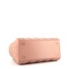 Bolso de mano Dior Lady Dior modelo mediano en cuero cannage color rosa claro - Detail D5 thumbnail