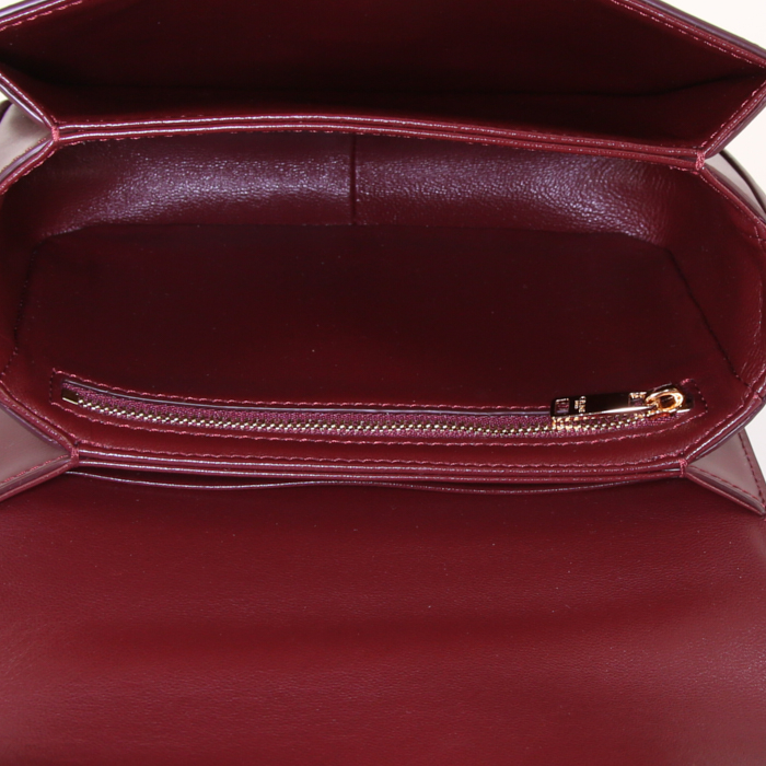 Sac bandoulière Celine Triomphe Teen en cuir bordeaux - Detail D2