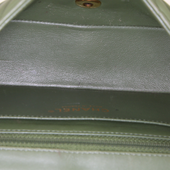 Sac bandoulière Chanel Mini Timeless en cuir matelassé chevrons vert - Detail D2