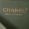 Bolso bandolera Chanel Mini Timeless en cuero acolchado con motivos de espigas verde - Detail D3 thumbnail