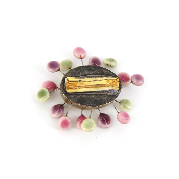 Broche Vintage Artiste En Résine Et Accumulation De Pièces - Bijou D'art Occasion