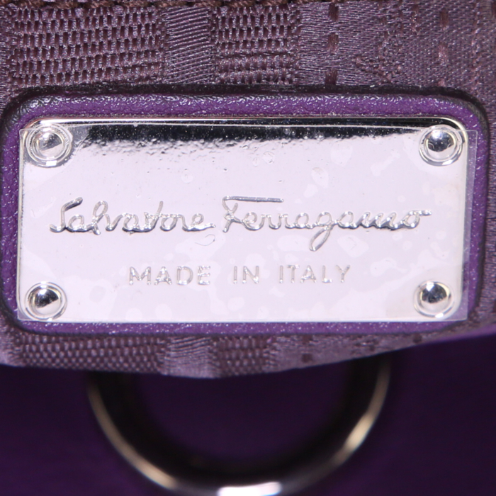 Sac bandoulière Salvatore Ferragamo Sofia en cuir grainé violet - Detail D4