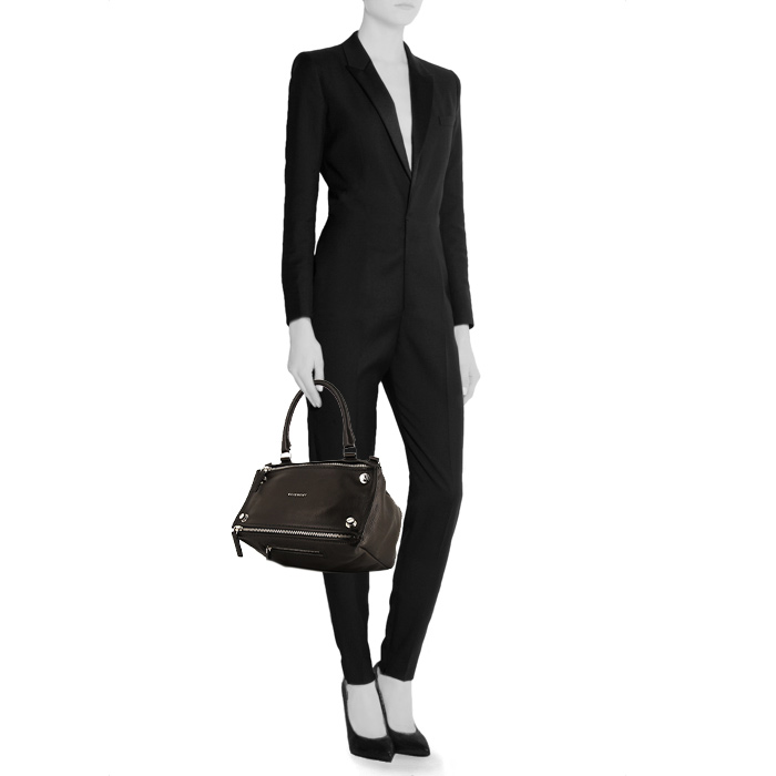 Givenchy Pandora medium model shoulder bag in black grained leather - Detail D1