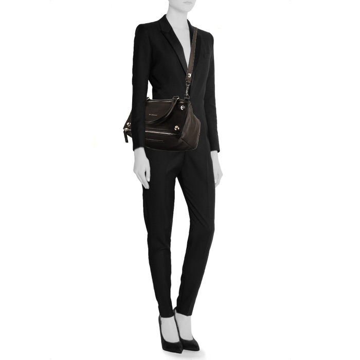 Givenchy Pandora medium model shoulder bag in black grained leather - Detail D2