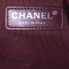 Sac à main Chanel Boy en cuir matelassé bleu - Detail D4 thumbnail