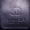 Bolso para llevar al hombro o en la mano Chanel Coco Cocoon en cuero acolchado color burdeos y cuero negro - Detail D3 thumbnail