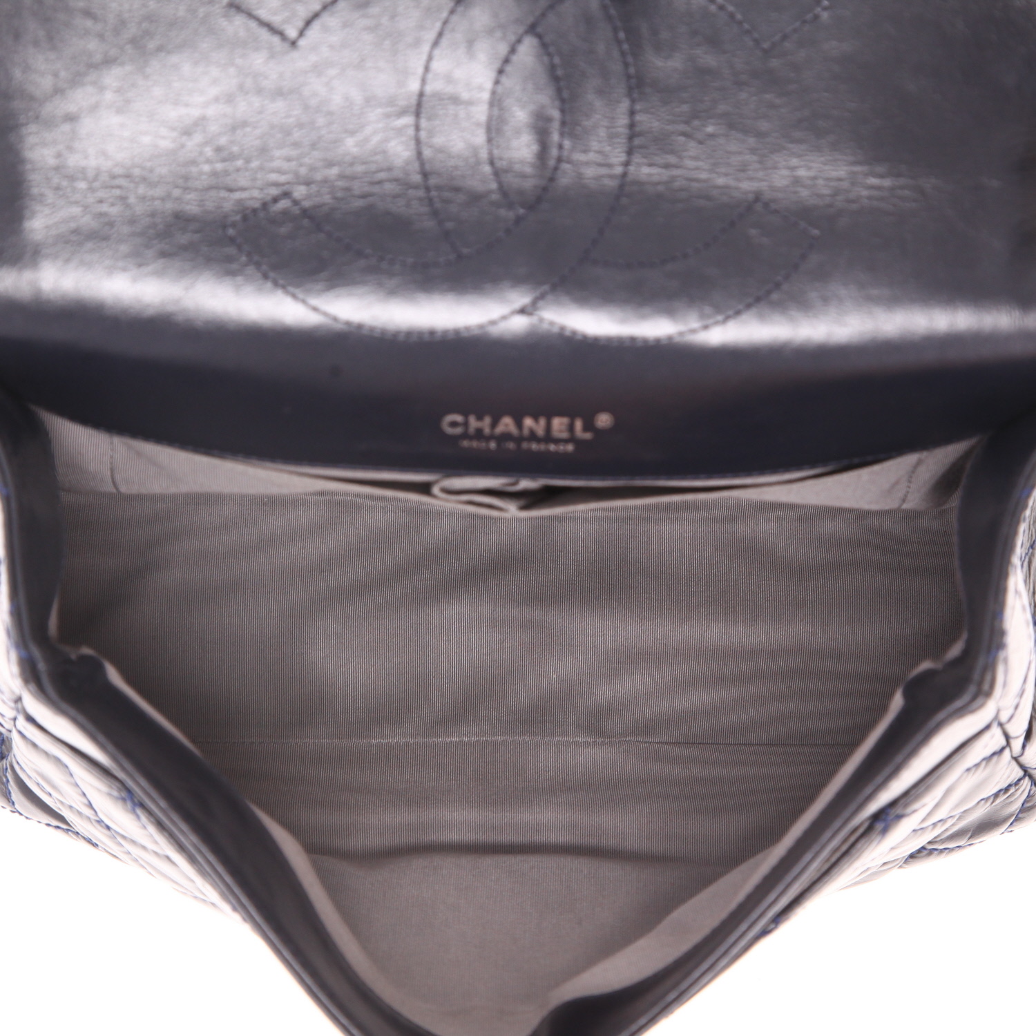 Sac à main Chanel 2.55 en cuir matelassé bleu-marine - Detail D3