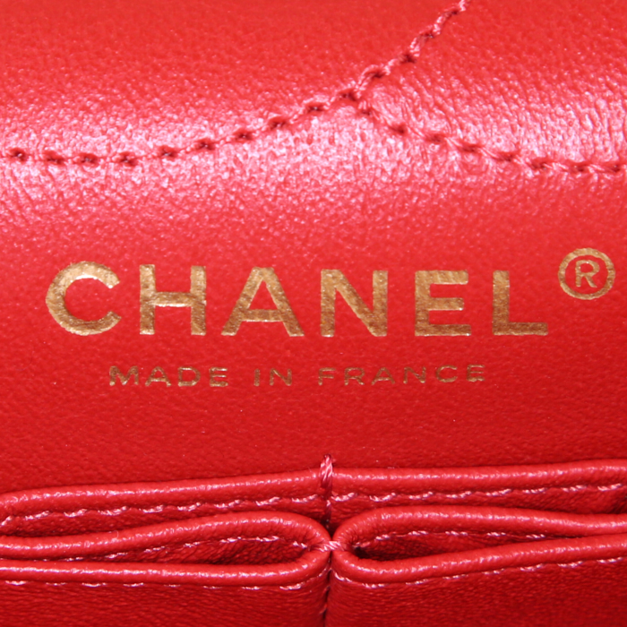 Sac à main Chanel 2.55 en cuir matelassé rouge - Detail D4