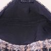 Bolso de mano Chanel Baguette en tweed beige, negro y marrón - Detail D3 thumbnail