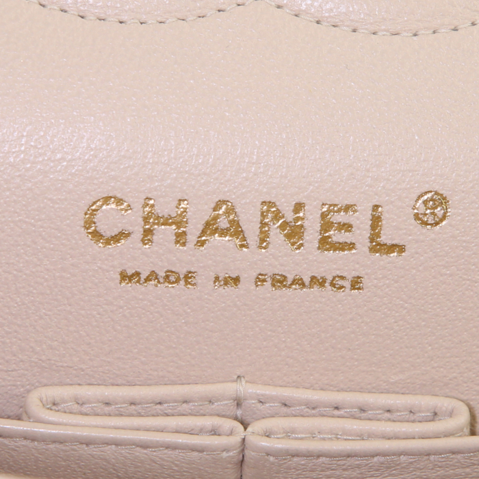 Chanel Timeless handbag in beige tweed and beige leather - Detail D4