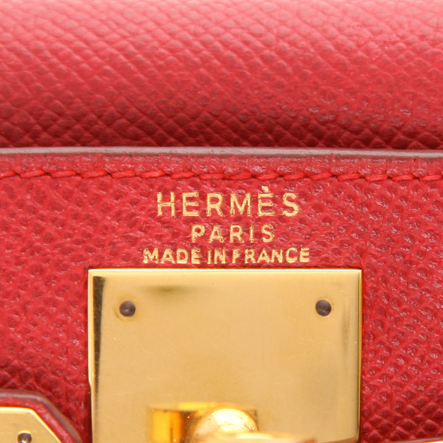 Bolso de mano Hermès  Kelly 28 cm en cuero Courchevel rojo - Detail D2
