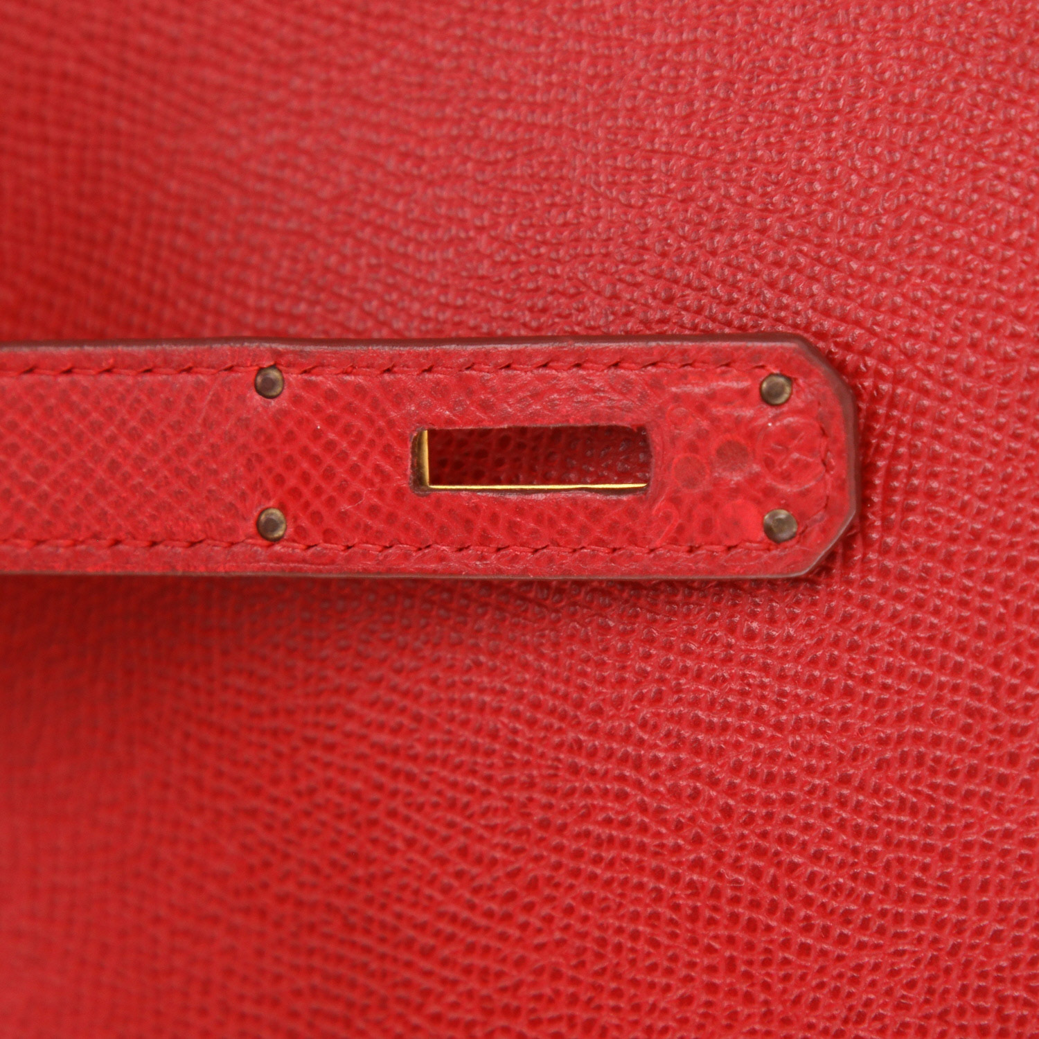 Bolso de mano Hermès  Kelly 28 cm en cuero Courchevel rojo - Detail D4